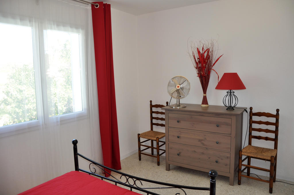 Appartement Dans Villa St Raphael Сен-Рафаель Номер фото